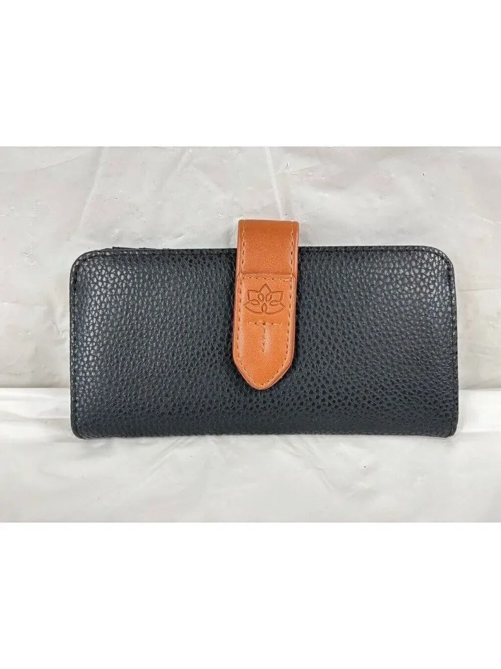 Time and Tru Womens Alexandra Slim Wallet Vinyl Solid Black